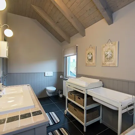 Gorgeous Holiday Home In Sainte-Ode Luxembourg With Garden Sainte-Ode
