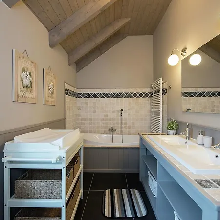 Gorgeous Holiday Home In Sainte-Ode Luxembourg With Garden Holiday home