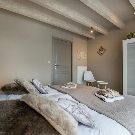 Gorgeous Holiday Home In Sainte-Ode Luxembourg With Garden Holiday home Sainte-Ode